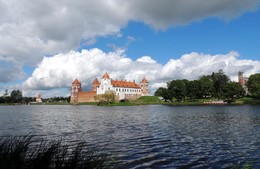Время летнего ветра / В городе Мире