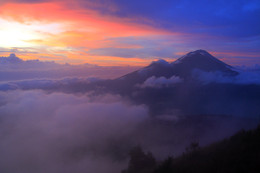 Рассвет на вулкане Батур / Бали