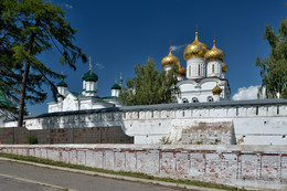 За крепостной стеной / Ипатьевский монастырь (Кострома)