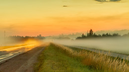 The road in the fog / Дорога, идущая рядом с полями на закате