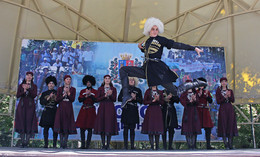 Ростов Многонациональный. / [img]http://rasfokus.ru/upload/comments/0b727f8f5ce9befda521ea1f25f62e34.jpg[img][/img]http://rasfokus.ru/upload/comments/de03b56a8e6f81be9bd409e9b0d79d9a.jpg[img][/img]http://rasfokus.ru/upload/comments/234b924e67fdb6261ad2eb8dfa6ba0bd.jpg[img][/img]http://rasfokus.ru/upload/comments/e29e6bc8fd5d116c73ce22c10135e512.jpg[/img][img]http://rasfokus.ru/upload/comments/756c1c85f44f7f2ae066bd361b532582.jpg[/img]10 сентября в Ростове-на-Дону отметили День города. Южной столице исполнилось 267 лет. Весь мегаполис превратился в один сплошной праздник.