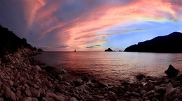 Море, парус, острова... / Панорама из вертикальных кадров.