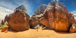 Каменный город / Arches National Park можно смело назвать мастерской Бога, где он выпиливал лобзиком или 
наглядным пособием по геологии Земли. Это кому что ближе. Но кто бы не создал 
эту красоту — усилия приложены гигантские и сделано это со вкусом.