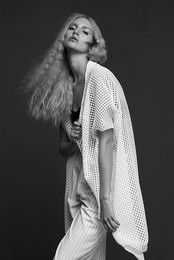 2 / photo: Марина Щеглова
model: Мария Елькина 
for ESKIMO CAREER MANAGEMENT OMSK
muah &amp; hair: Beauty room Elen Mari
dress: шоппинг-студия ЛYК
location: GAS - GRACE ART STUDIO