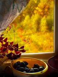 Осенью заворожен / Натюрморт перед окном, пейзаж за окном