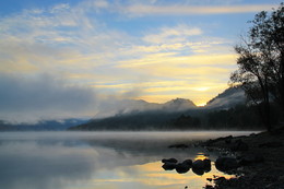 НА ВОСХОДЕ. / ГОРНЫЙ АЛТАЙ. ТЕЛЕЦКОЕ ОЗЕРО.