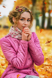 Осенняя Анюта / Осень — время мечтать и смотреть разноцветные сны.