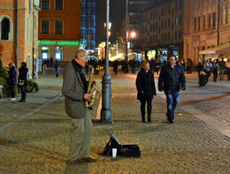 Немного ночного джаза ... / Уличный музыкант ...