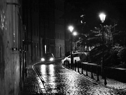 Полночь на тихой улочке ... / Дождливая ночь во Вроцлаве ...