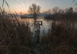 Рассвет в Ноябре... / Раннее ноябрьское утро на берегу реки....