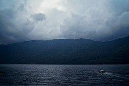 Большая земля / Фото сделано на Телецком озере, Республика Алтай. Я работал на одной из турбаз на этом озере волонтером. На эту базу возможно было попасть только со стороны воды, катером. Ибо это озеро со всех сторон окружено горами. Там, неописуемо красиво!