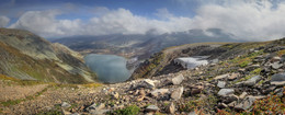 На перевале.. / Сибирь, Хакасия, горный массив Кузнецкий Алатау, вид на озеро Хунухузух, перевал Караташ