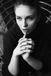 35 / photo: Марина Щеглова
model: Анастасия Вяткина
ma: ESKIMO CAREER MANAGEMENT OMSK