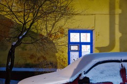 Окно,машина,дерево,фонарь / Снято в Калуге