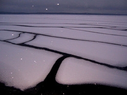 Пятничная зимовка / Вид на Петрозаводскую губу (залив) Онежского озера с набережной Петрозаводска