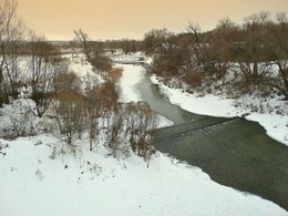 Зимняя речка / Река Цон не замерзает в сильные морозы из-за быстрого течения.
