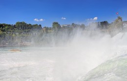 Рейнский водопад в Швейцарии / Rheinfall