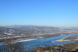*Дунай** / Вид с Вышеградской крепости (Венгрия). Больше всего крепость знаменита тем, что здесь долгое время был узником правитель Валахии Влад Цепеш, более известный как граф Дракула..