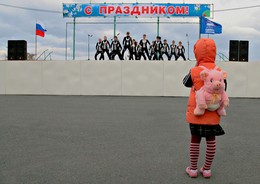 Юный зритель / Девочку остановил экспрессивный танец. http://my.mail.ru/mail/avalkcha7/video/_myvideo/904.html?time=32&from=videoplayer