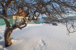 в ажуре / декораций не много, но если их переставлять...