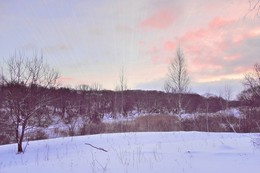 Перед восходом солнца / Раннее утро зимой в деревне перед восходом солнца