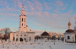 Собор зимним вечером / Богоявленский собор находится на месте основания г. Орла, осенью 2016г. рядом открыт памятник Ивану Грозному.