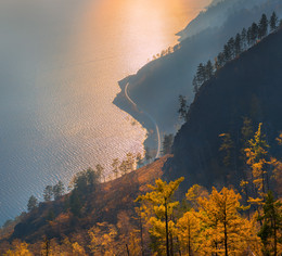 Дорога к солнцу, или тёплая осень. / Озеро Байкал. Внизу вьётся Кругобайкальская железная дорога или «Кругобайкалка» (сокращённо КБЖД). Немного солнца в зимние дни.