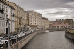 Паркинг / С-Петербург, легкий туман над водой, паркинг на земле и воде