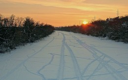 Зарисовки вечерние / Следы на снегу и роспись на небе