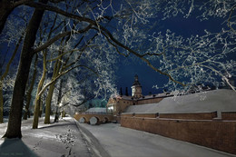 Весь покрытый инеем, абсолютно весь... / ...замок Радзивиллов в Беларуси есть

Несвижский замок ночью зимой в инее
Photo by www Sergey-Nik-Melnik
http://sergey-nik-melnik.by/promo/strana-belarus/#rezidenciya-radzivillov-v-nesvizhe-foto