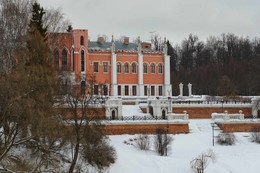 Дворец в Марфино / Четыре века уже «стукнуло» этому подмосковному памятнику зодчества. Упоминания об этих местах относятся еще к концу VI века.