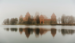 в декабрьском тумане / Тракайский Замок