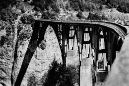 мост джурджевича / Мост Джуржевича — бетонный арочный мост через реку Тара в северной части Черногории.
