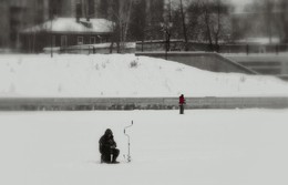 В городе на Оке / Лёд крепкий на Оке, можно порыбачить и покататься на лыжах.