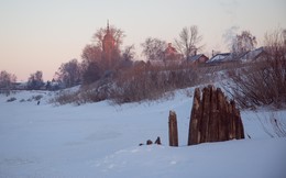 Скоро рассвет, выход есть / Рассвет на берегу реки Вологда в Вологодской области. Очень сильный мороз ниже 30 градусов.