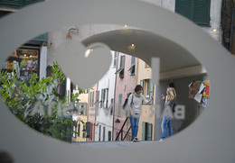 Сквозь стекло / [img]http://s019.radikal.ru/i625/1703/2c/35c1f8d662ca.jpg[/img]