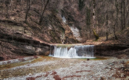 На Каменистой речке... / Начало марта в предгорьях Краснодарского края, Полковничьи водопады на р. Каменистой, притоке р. Джубга. Здесь - самый нижний из множества водопадов.