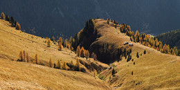 Хижина на склоне к югу от Passo Pordoi осенью 2014 / Хижина на склоне к югу от Passo Pordoi осенью 2014