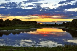 Закат на Горыни / Красивый закат тёплым летним вечером на реке Горынь