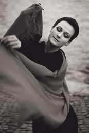 летящая / летящая