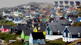 яркие краски дикого севера / гренландия, город Нуук