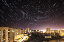 В городе под звездами / Звездные треки при городской засветке в городе Гомель.