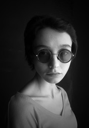  / ***