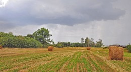 туча осенняя / август, конец лета, уборка закончилась