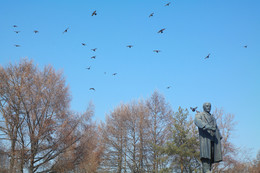 Давший людям свободу... / Владимир Ефимович Грум-Гржимайло, крупнейший металлург России:

"В войсках Колчака я потерял сына и племянника. Тем не менее, я ни на минуту не сомневаюсь, что победа красных и провал Колчака, Деникина, Юденича, Врангеля и проч. и проч. есть благо. Больна была вся нация, от поденщика до министра, от нищего до миллионера, и, пожалуй, интеллигенция была в большей мере заражена, чем простой народ." 

 Для человека в жизни главное-здоровье,для общества-справедливость,справедливость это здоровье общества,при капитализме нет справедливости это путь к революциям,к войнам и к полному самоуничтожению...

Мир-1Ш СССР