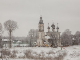 Церковь Сретения / Це́рковь Сре́тения (Сре́тенская це́рковь, полное название Це́рковь Сре́тения Госпо́дня, что на На́бережной) — бывший православный храм в Вологде, построенный в 1731—1735 годах, и перенёсший позднюю перестройку (колокольня, крыльцо) в 1830 году, достопримечательность Вологды.