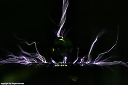 &nbsp; / Sparks from a Tesla coil (Transformator).