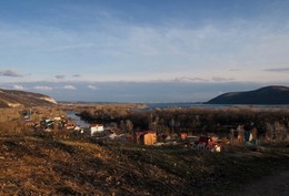 апрельским вечером / на ЗП -Самара, снято с Царёва Кургана, на среднем плане дачи, справа река Волга, несколько левее река Сок и небольшая речка Курумка,которая впадает в реку Сок