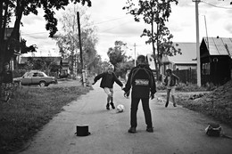 футбол на дороге / дети вишневой улицы