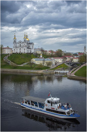 Вид на Успенский собор, Витебск с теплоходом / NNikon D5200